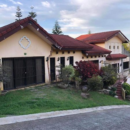 Tagaytay Bnr Guesthouse 4Br With Balcony 12-14 Guest Tagaytay City Bagian luar foto