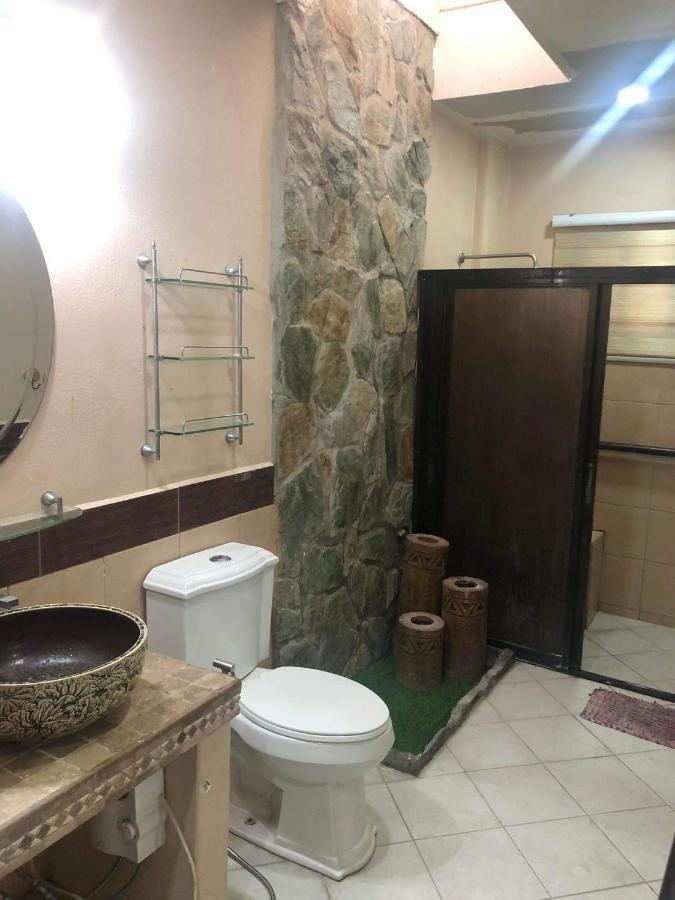 Tagaytay Bnr Guesthouse 4Br With Balcony 12-14 Guest Tagaytay City Bagian luar foto